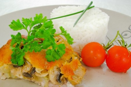 Рецепт Свинина, жаренная с луком, грибами и сыром