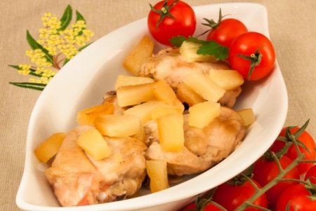 Рецепт Курица, тушенная с ананасами