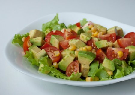 Рецепт Салат с авокадо и кукурузой