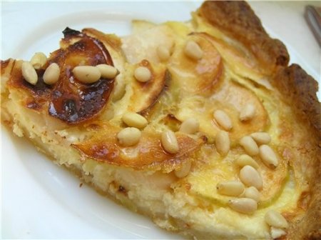 Рецепт Яблочный пирог с абрикосовым вареньем и кедровыми орешками