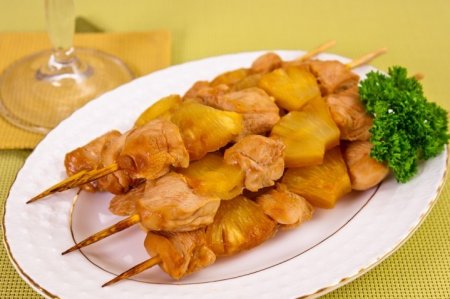 Рецепт Шашлычки «Домашние» с куриным филе и ананасами