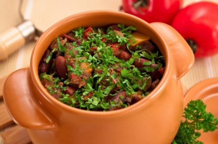 Рецепт Горшочки с мясом, фасолью и грибами