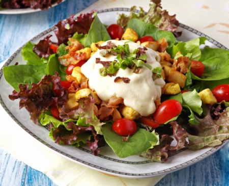 Рецепт Салат со шпинатом и сливочно-картофельным соусом