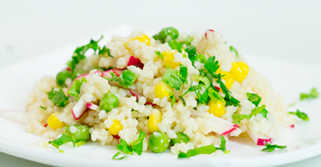 Рецепт Салат из кус-куса с редисом, зеленым горошком и кукурузой