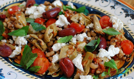 Рецепт Средиземноморский салат с фасолью и артишоками
