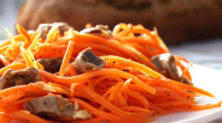 Салат из желудков куриных с корейской морковкой