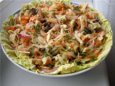 Салат из кальмаров с квашеной капустой