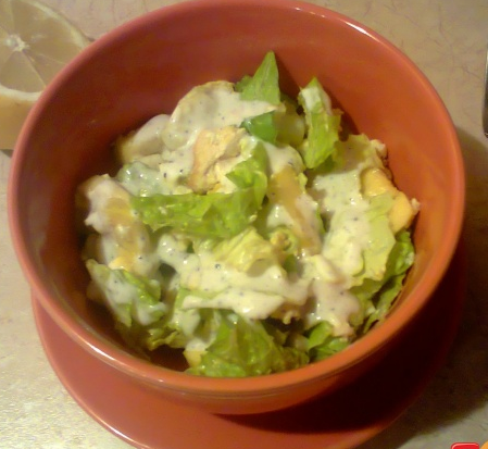 Рецепт Куриный салат с авокадо с йогуртовой заправкой