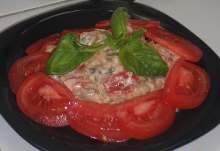 Рецепт Салат с баклажаном, помидором и базиликом