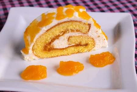Рецепт Лимонно-абрикосовый рулет с йогуртовым кремом