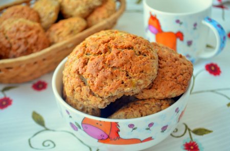 Рецепт Пряное печенье с хурмой и грецкими орехами
