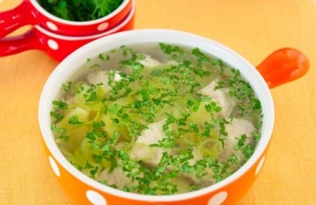 Суп с индейкой, картофелем, луком пореем и специями
