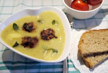 Картофельный суп-пюре с тефтелями и зеленью