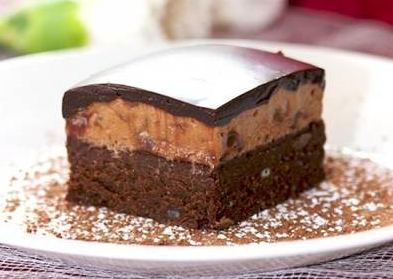 Шоколадное пирожное с карамелью 