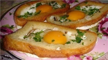 Рецепт Горячие бутерброды (яичница в хлебе)