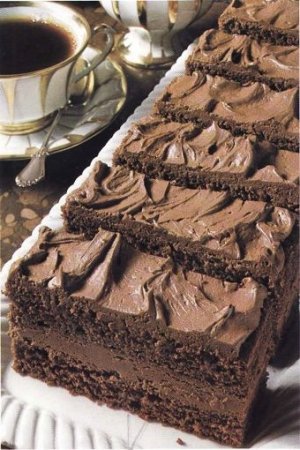 Шоколадные пирожные с изюмом