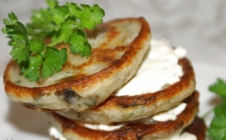 Рецепт Оладьи с грибами и сырным соусом