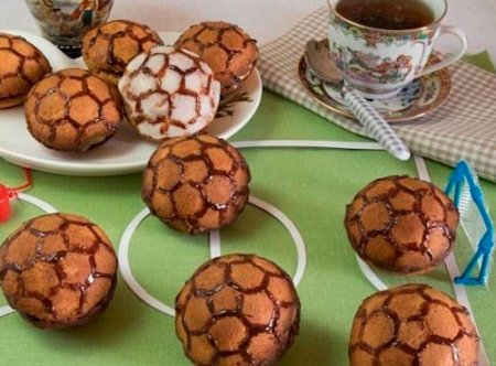 Пирожное "Мячи футбольные" из песочного теста