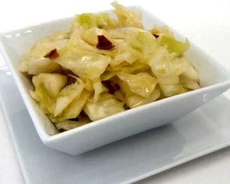 Китайский острый салат из свежей капусты