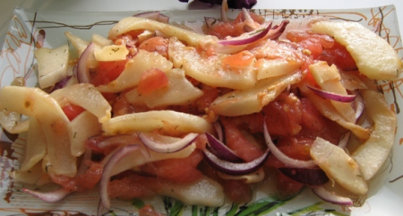 Теплый салат из кабачка с помидорами
