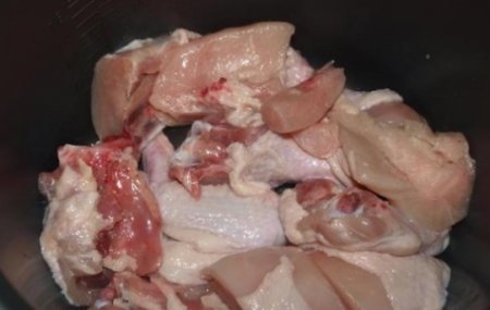 Курица в мультиварке в сметанном соусе