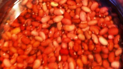 Красная тушеная фасоль с овощами