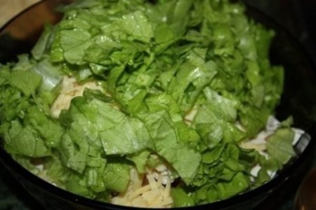 Салат с курицей и фасолью