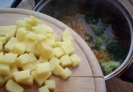 Сырный суп  с шампиньонами и брокколи.