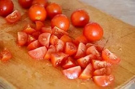 Салатик с помидорами черри и креветками