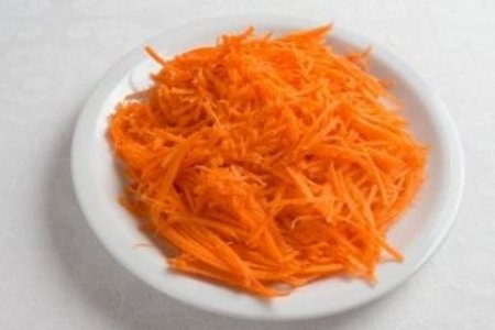  Морковный рулет с сыром и зеленью .