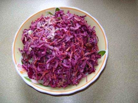 Салат с краснокочанной капустой